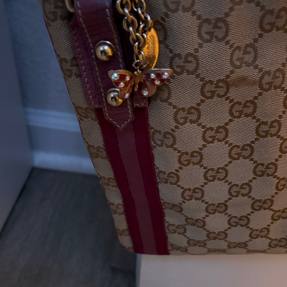 Gucci Beige GG Canvas Shoulder Bag with Red Trim - Picture 6 of 7